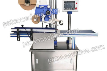 Flat labeling machine