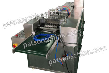 Four side sealing disposable wooden tongue depressor packaging machine