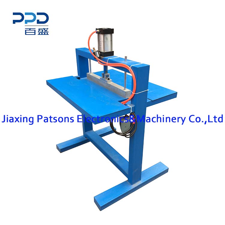 Kitchen roll box cutting knife fixing machine